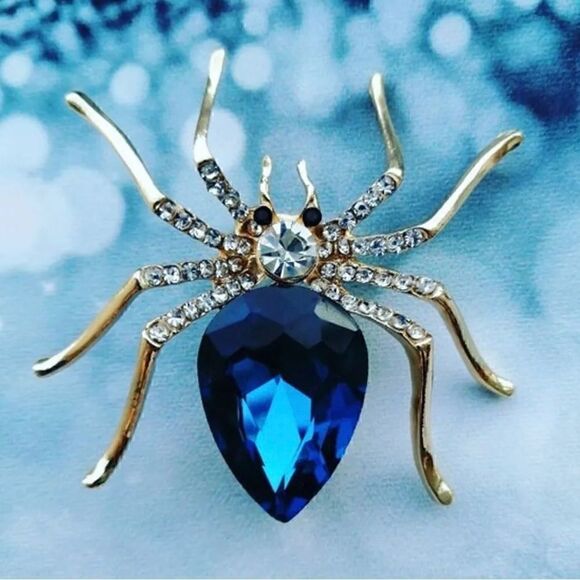 💙 Betsey Johnson blue crystal spider brooch 💙 - Picture 1 of 3